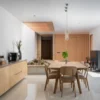 Backdrop bahan kayu mempercantik ruangan dengan tetap mempertahankan kesan minimalis. Backdrop bahan kayu adalah pilihan sempurna.