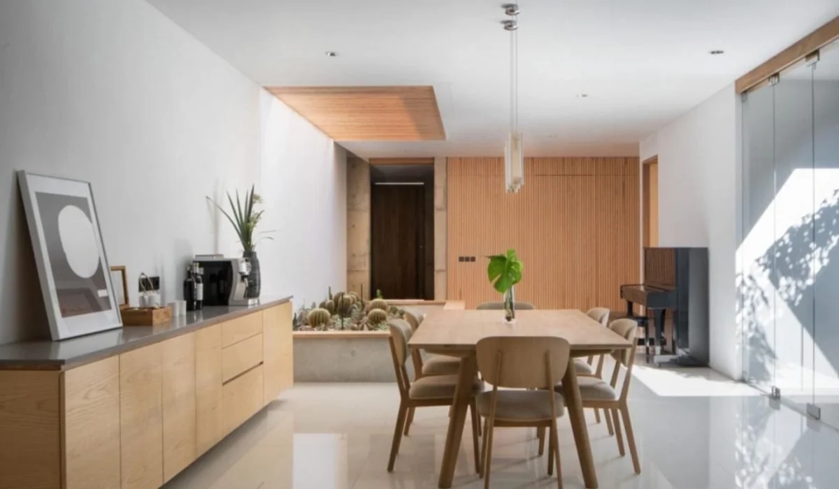 Backdrop bahan kayu mempercantik ruangan dengan tetap mempertahankan kesan minimalis. Backdrop bahan kayu adalah pilihan sempurna.